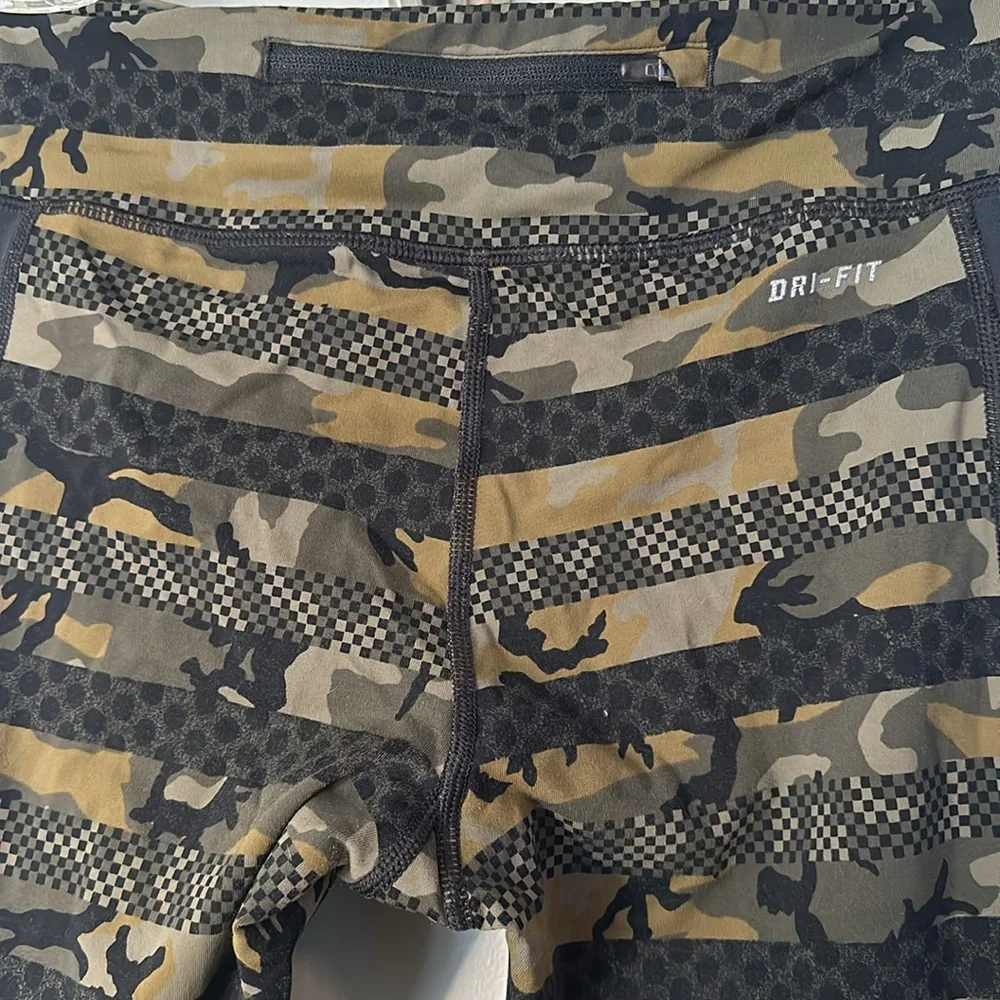 Nike Dri-Fit Clash Epic Leggings in Green Camo Stripe